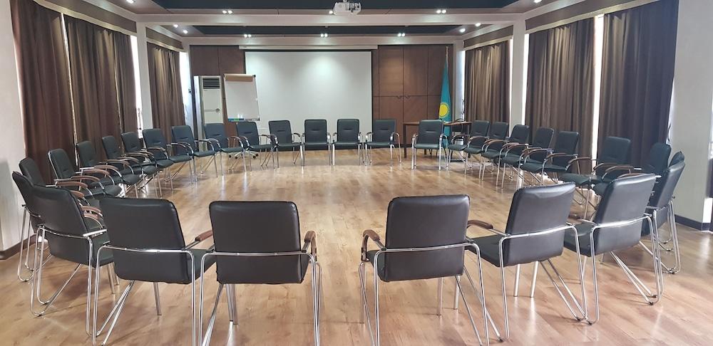 Saraishyq Hotel Almaty Extérieur photo