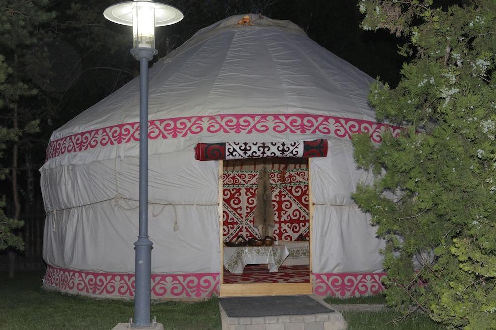 Saraishyq Hotel Almaty Extérieur photo