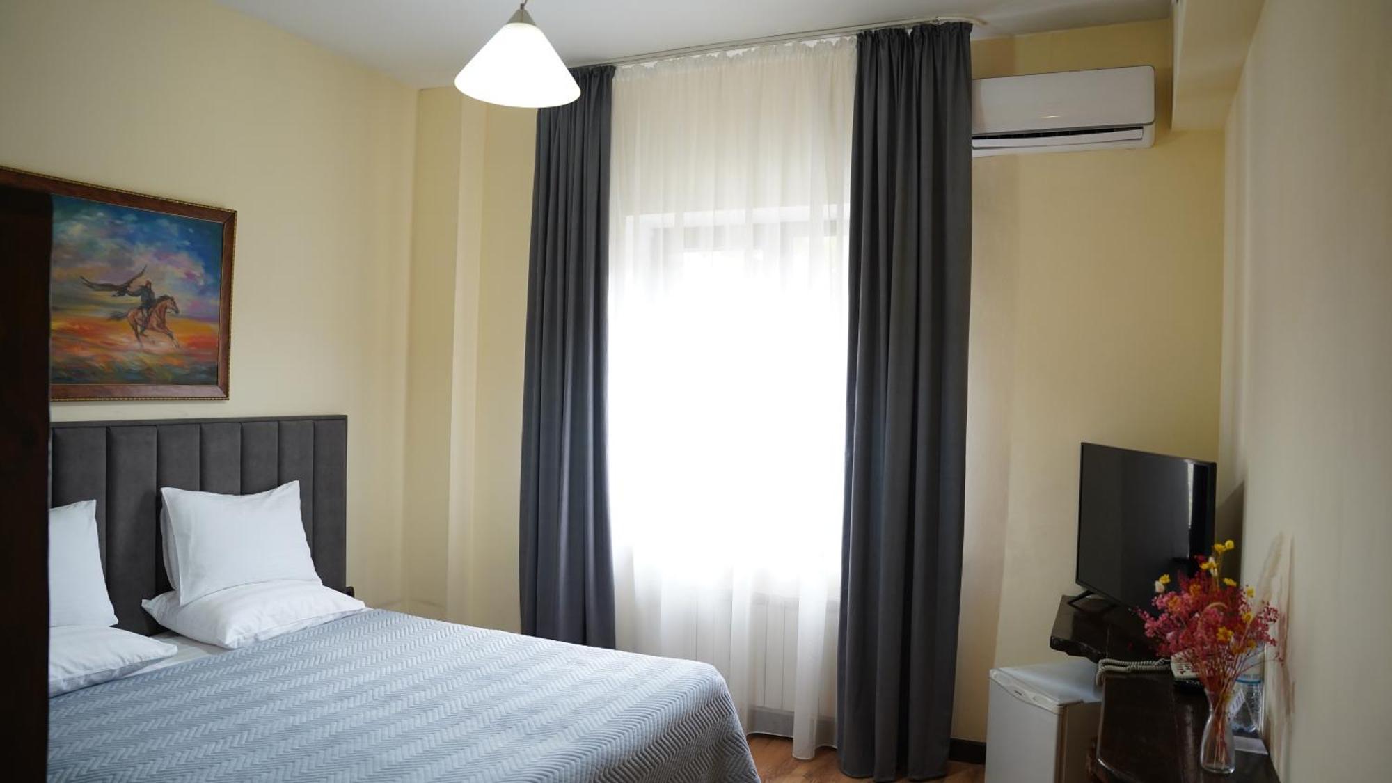 Saraishyq Hotel Almaty Extérieur photo