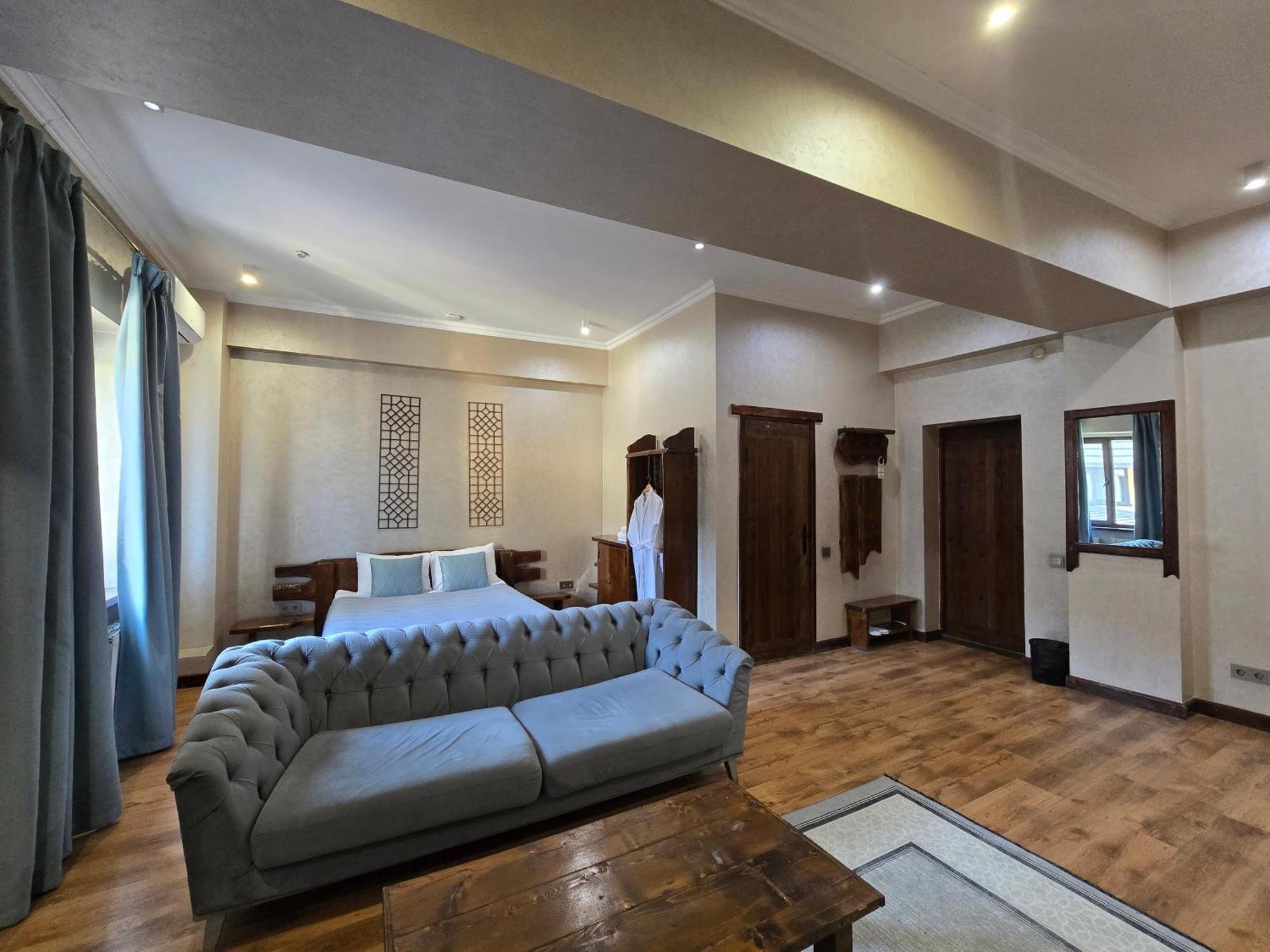 Saraishyq Hotel Almaty Extérieur photo